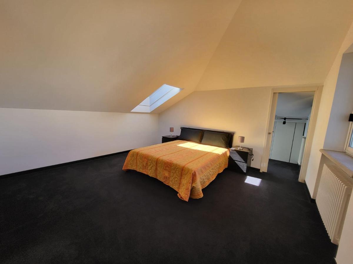 Ferienwohnung Attico Dei Castelli Verbania Exterior foto