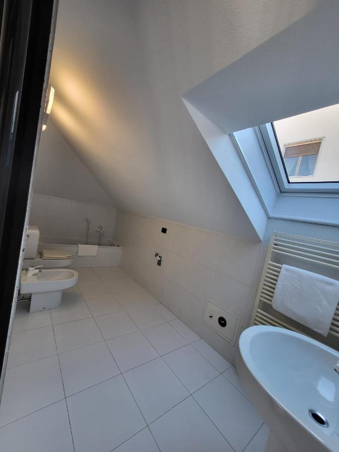 Ferienwohnung Attico Dei Castelli Verbania Exterior foto