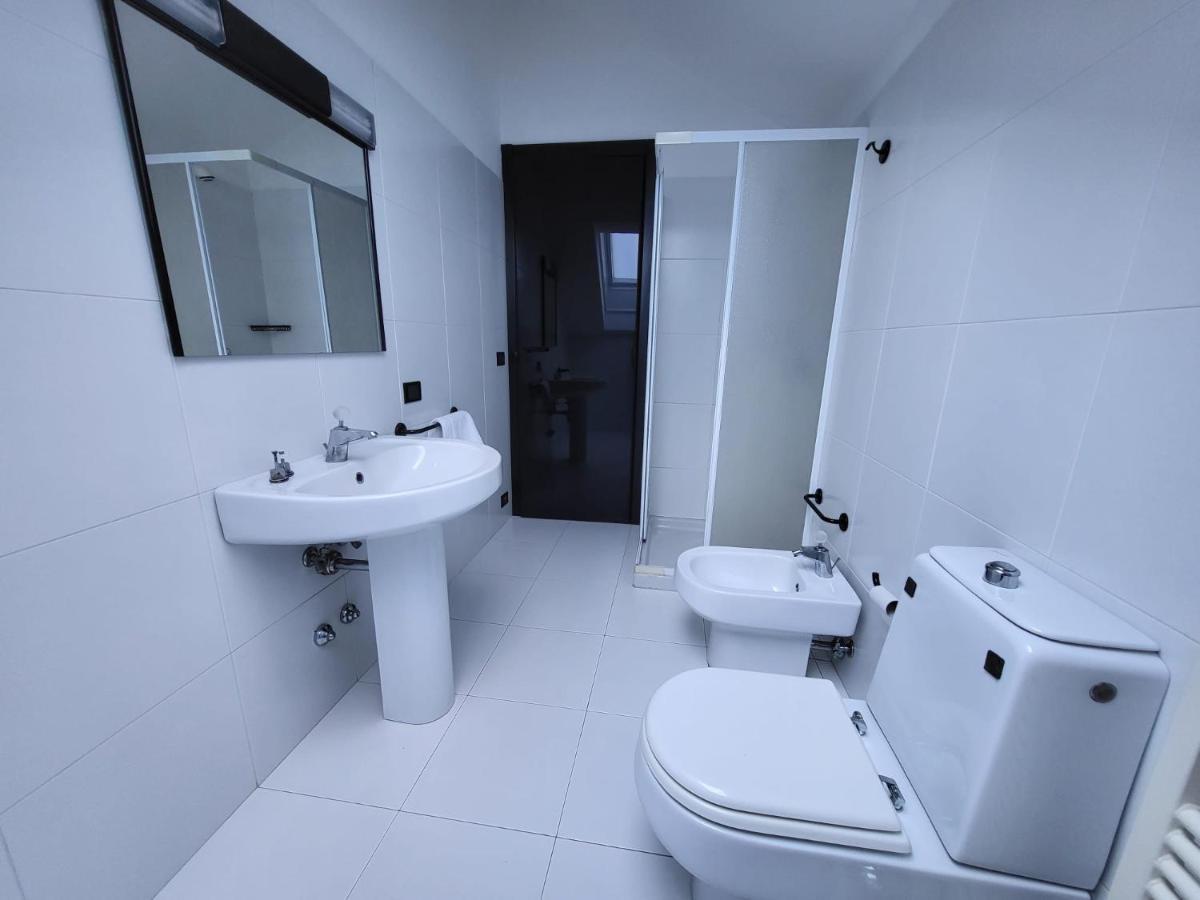 Ferienwohnung Attico Dei Castelli Verbania Exterior foto