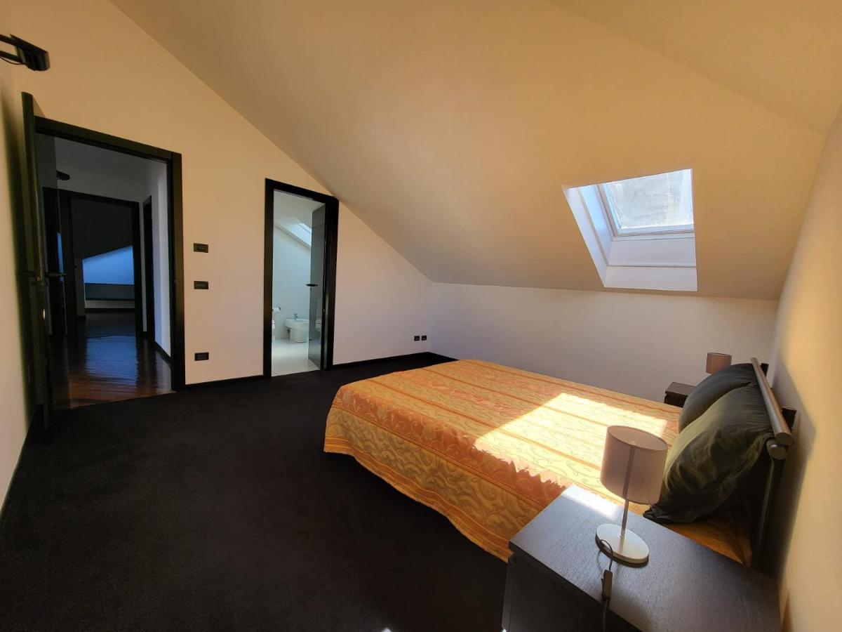 Ferienwohnung Attico Dei Castelli Verbania Exterior foto