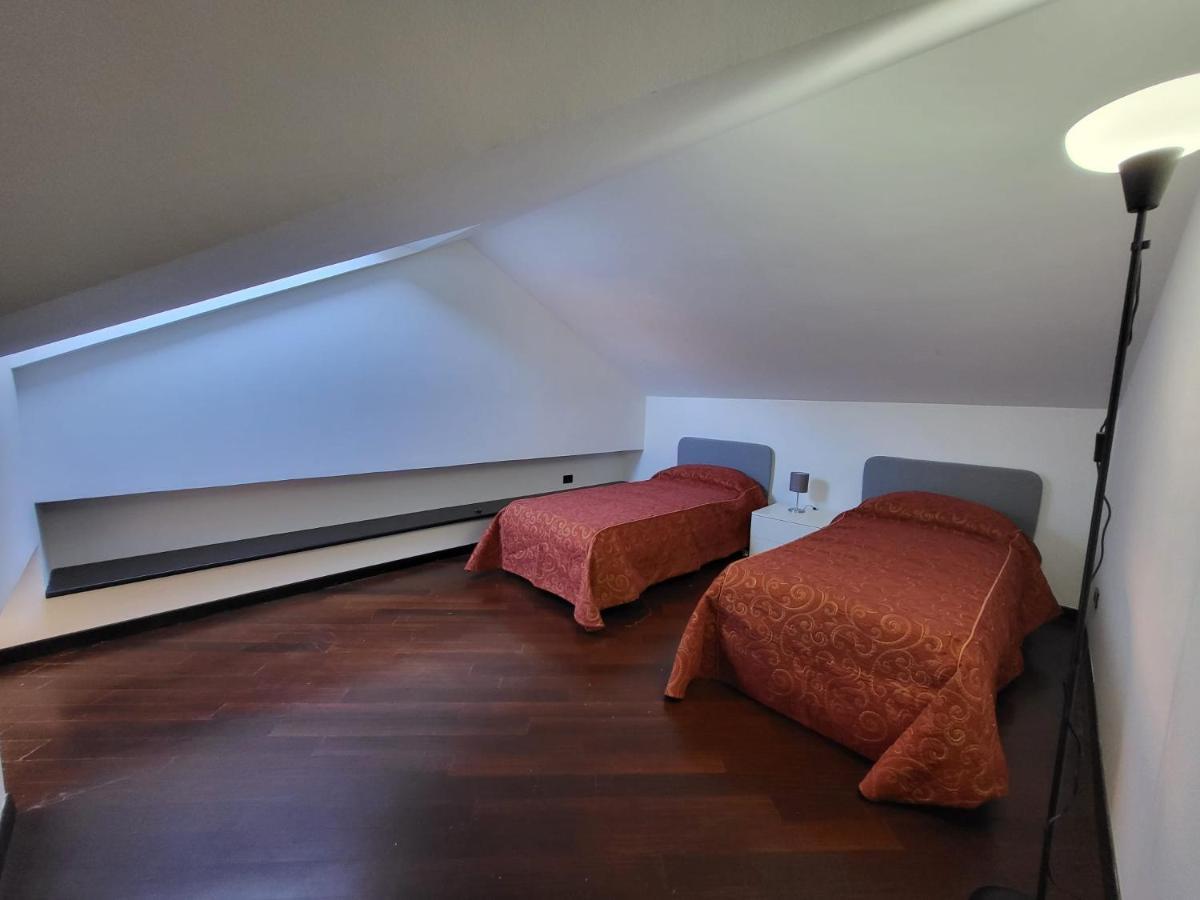 Ferienwohnung Attico Dei Castelli Verbania Exterior foto